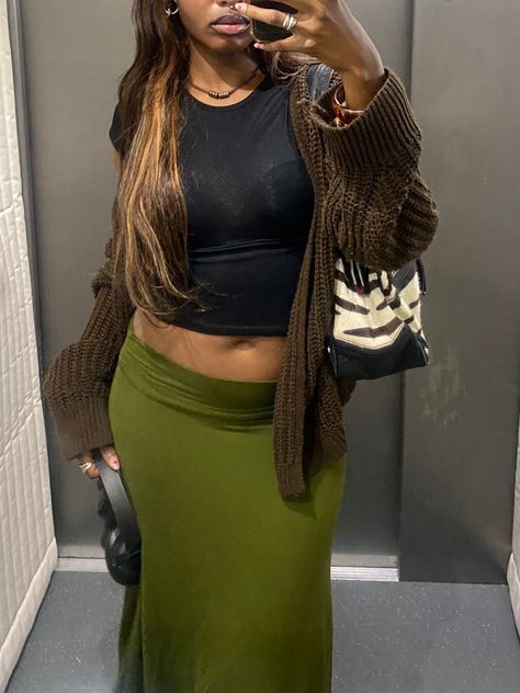 Earthy Winter Outfits Black Women, Ashley Okoli, Outfits 2000s, Earthy Style, Earthy Outfits, Vintage Black Glamour, Streetwear Fashion Women, Cute Simple Outfits, Basic Outfits