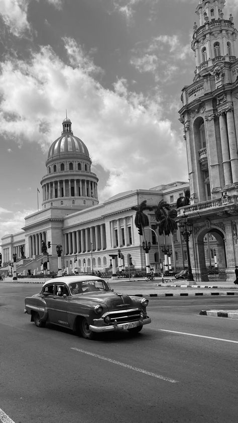 Cuba Photography, Pastel Iphone Wallpaper, Cuba Havana, Travel Wallpaper, Havana Cuba, Bathroom Prints, Home Poster, Photography Wallpaper, Old Buildings