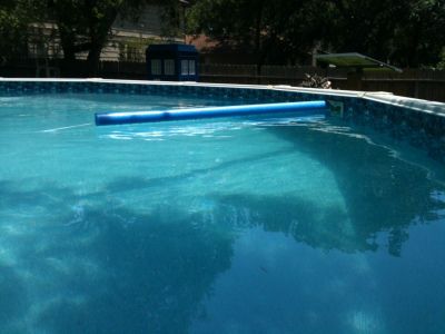 I have an above ground pool and keeping it clean is often difficult because there are trees hanging over it as you can see by the shade in the picture.  I have the pump nozzle set to make the water… Backyard Landscaping Pool, Skimmer Pool, Pool Skimmers, Landscaping Pool, Oberirdische Pools, Swimming Pool Maintenance, Pool Shade, Pool Hacks, Pool Skimmer