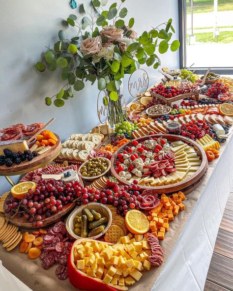 Fig + Willow custom charcuterie boards from Jordan in Northern Illinois Charcuterie Board On Island, Massive Charcuterie Board, Cheese Table, Brunch Table, Charcuterie Inspiration, Cheese Boards, Charcuterie Boards, Table Ideas, Charcuterie Board