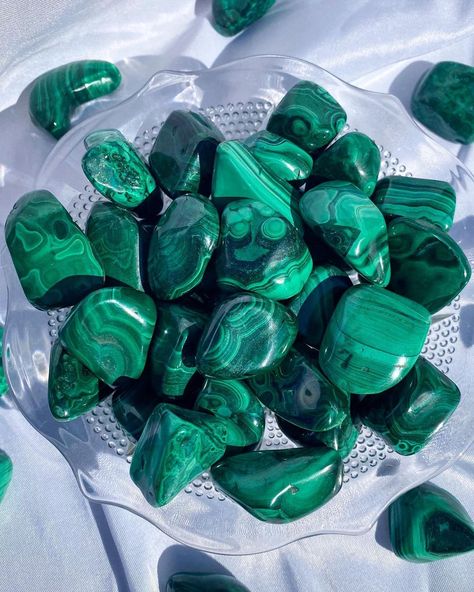 Malachite Aesthetic, Malachite Steven Universe, Crystal Malachite, Colour Pallettes, Jungian Archetypes, Malachite Green, Twenty Twenty, Amethyst Tumbled, Malachite Jewelry