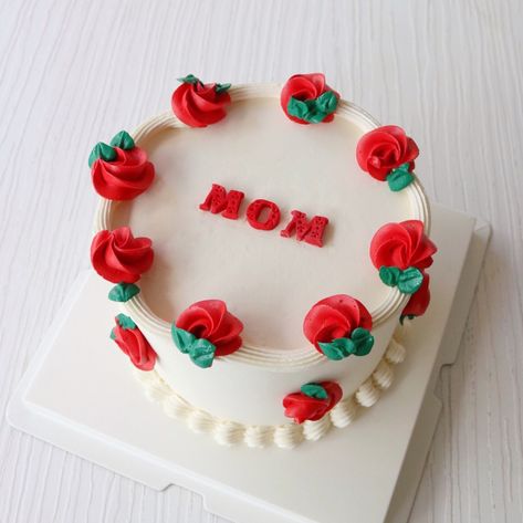 Make mom's day special with this Korean-style buttercream cake. This cake is made of sponge base with buttercream finishing coat and available in a variety of flavors to choose from.   Cake Details 🍰 Serve 8 - 10 pax               🎂 Cake size: 6-inch diameter 4-inch height ⚖ 1 kg (cake and decoration)   🕑 1-day notice Items provided with your order ✓ Candles     ✓ Handwritten message on cake/cake board (by request) ✓ Knife          ✓ Handwritten message on a card (by request) Delivery M 4inch Cake Design, French Cakes, Chocolate Pinata, Balloon Gifts, French Cake, Cakes Chocolate, Buttercream Flower, Designer Cakes, Ice Cream Base