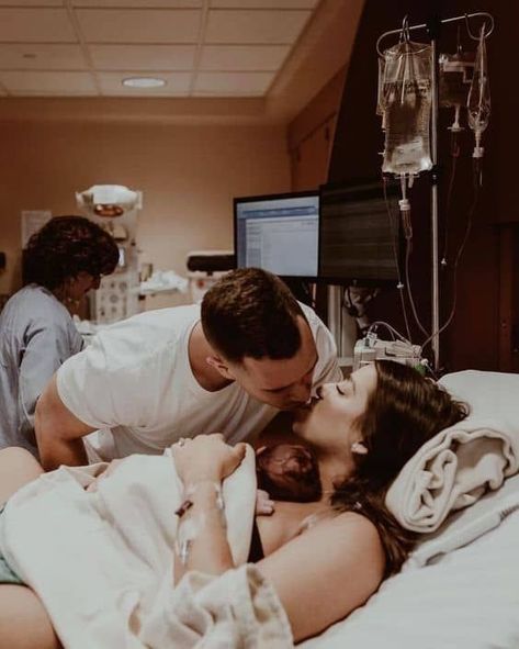 The Top Photos to Take Before Leaving the Hospital with Your Newborn. Fresh 48 Photo Ideas. Labor and Delivery picture inspo. Baby Hospital Photos, Foto Kelahiran, Leaving The Hospital, Vom Avea Un Copil, Newborn Hospital Pictures, Baby Hospital Pictures, Hospital Photos Newborn, Birth Pictures, Hospital Photography