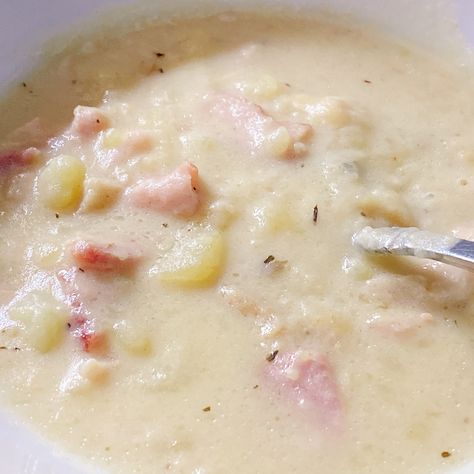 This creamy Instant Pot® clam chowder can easily be made in under an hour with canned clams, Yukon Gold potatoes, evaporated skim milk, and bacon. Instant Pot Clam Chowder, Canned Clams, Clam Chowder Recipe, Cold Soups, How To Thicken Soup, Gold Potatoes, Chowder Recipe, Yukon Gold, Instant Pot Soup