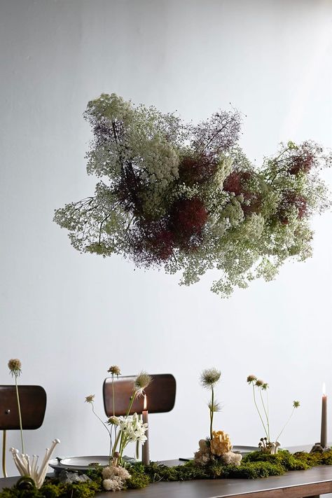 Moss Tablescape Wedding, Ceiling Floral Arrangements, Wild Flower Tablescape, Moss Flower Arrangements, Goth Bar, Moss Arrangements, Moss Centerpiece Wedding, Moss Wedding Decor, Wedding Dinner Decor