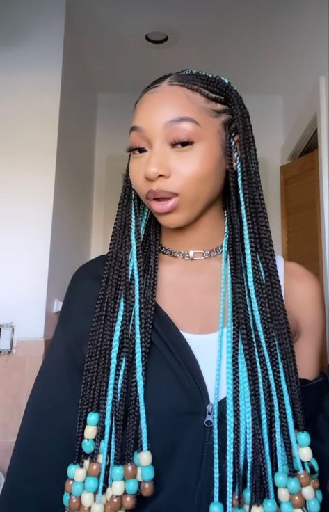 Fulani Braids Hairstyles Peekaboo, Cornrow Peekaboo Braids, Niamonetc Braids, Conrow In Front Box Braids In Back, Fulani Braids Peak A Boo, Turquoise Knotless Braids, Fulani Braids Color Combo, Cute Colors For Box Braids, Funali Braids With Color