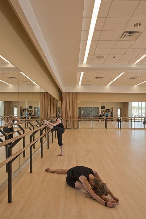 Dancing Room, Dance Studio Design, Dance Studio Decor, Home Dance Studio, Modern Dans, Dance Room, Le Rosey, School Building Design, Ballet Studio