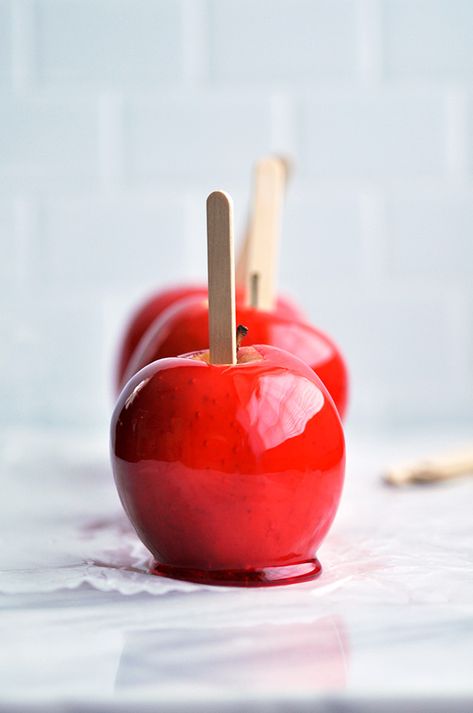 Candy apples are an easy, delicious and fun-to-make Valentines Day treat! Candy Apple Kit, Apple Food, Apple Candy, Silicone Baking Sheet, Red Apples, Holiday Side Dishes, Creamed Spinach, Super Easy Recipes, Favorite Side Dish