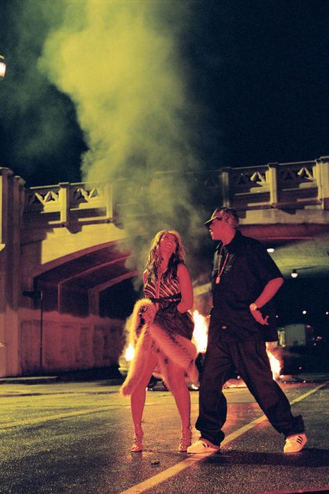 "When I'm off track, mami is keeping me focused So let's lock this down like it's supposed to be The '03 Bonnie and Clyde, Hov and B" —Jay Z, "03 Bonnie & Clyde" Behind the scenes on set of the "Crazy in Love" video shoot in 2003. Beyonce Crazy In Love, Beyonce Music, Beyonce Lyrics, Warsan Shire, Nova Orleans, Photos Black And White, Dangerous Love, Beyonce Knowles Carter, Bmw X7