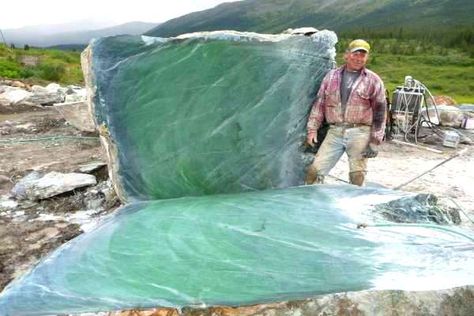 Tons of Giant Nephrite Jade Discovered in Canada Black Pinterest, Rocks And Fossils, Rock Hunting, Geology Rocks, Cool Rocks, Summer Street, Nephrite Jade, Beautiful Rocks, Spring Jewelry