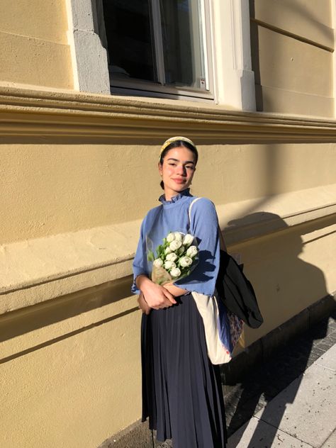 Blue Pleated Skirt Outfit, Long Boots With Heels, Blue Skirt Outfits, Skirt Outfits Aesthetic, Pleated Skirt Outfit, Blue Pleated Skirt, Pleated Chiffon Skirt, Long Skirt Outfits, Pleated Long Skirt