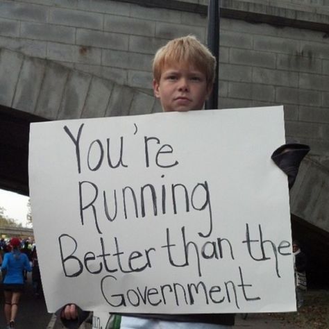 The Best Marathon Signs | Shape Magazine Running Signs, Marathon Signs, Montag Motivation, Running Memes, Running Posters, Marathon Motivation, Running A Marathon, Running Humor, Running Quotes