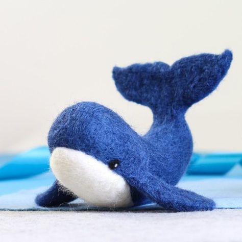 Diy Wool Felt, Whale Crafts, Felt Fish, Needle Felting Tutorial, Diy Wool, Needle Felting Diy, Wool Needle Felting, Needle Felting Tutorials, Needle Felting Kits