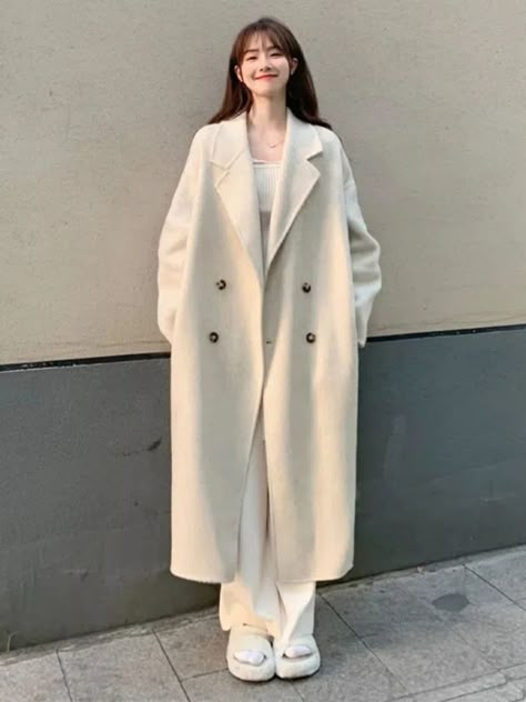 Tops Korean Style, Coats 2023, Tops Korean, Long Coat Jacket, Flared Sleeves Top, Chic Shirts, Middle Age Fashion, Long Winter Coats, Fashion Autumn