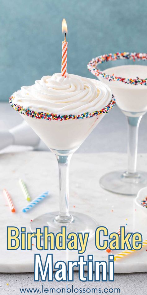 This luscious Birthday Cake Martini is a fun, sweet and delicious cocktail that tastes just like the most decadent vanilla birthday cake! But this cocktail is not just for a birthday celebration, it can be served at special occasions or holidays. #lemonblossoms Birthday Cake Drink, Birthday Cake Martini, Martini Cake, Cake Martini, Birthday Martini, Resep Koktail, Cake Vodka, Whipped Vodka, Tasty Cocktails