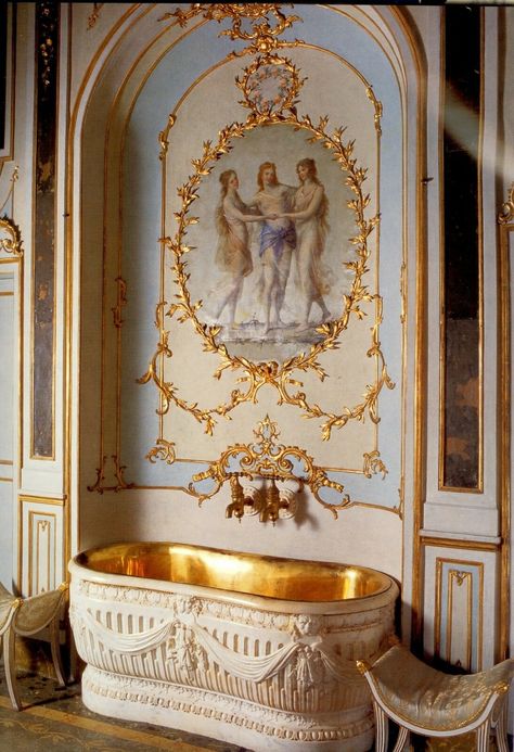 Bathroom Royal Palace of Caserta Italy Chateau Versailles, Style Français, Palace Of Versailles, Chateau France, French Decor, Boho Home, Beautiful Bathrooms, Marie Antoinette, Rococo