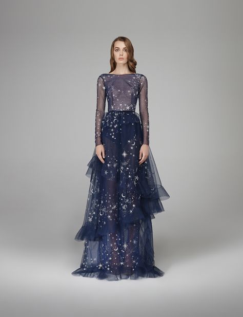 Hamda Al Fahim Star Dress Gowns, Sky Outfit, Fashion Runaway, Stardust Dress, Hamda Al Fahim, Midnight Sky, Dream Dresses, Dresses For Girls, Beauty Dress