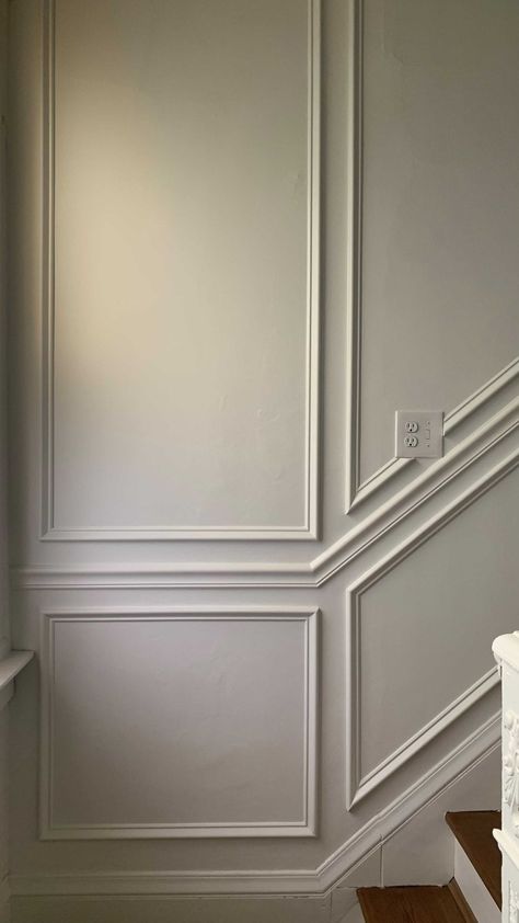 Wall Moulding Ideas Staircase, Wall Panels Staircase, Moulding Up Staircase, Wainscotting In Hallway, Staircase Molding Design, Wainscoting Around Doorways, Gallery Wall Wainscotting, Victorian Wainscoting Ideas, Wall Moulding Staircase