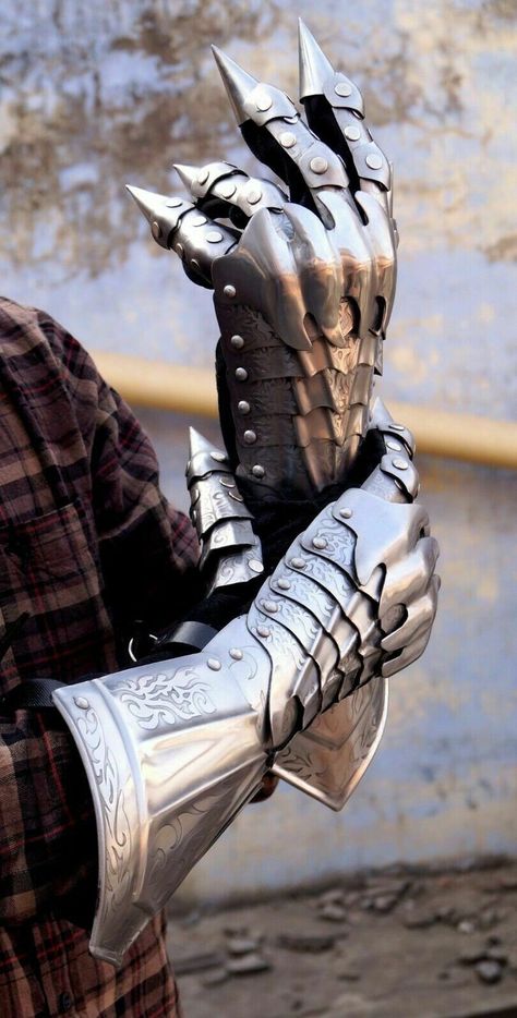 Medieval Warrior Metal Gothic Knight Style Gauntlets Functional Armor Cosplay Gloves Halloween Costume Christmas Gift Item - Etsy Knight Cosplay Medieval, Knight Armor Design Male, Functional Armor, Knight Gloves, Armor Accessories, Knight Fashion, Armor Fashion, Gothic Knight, Armor Gloves