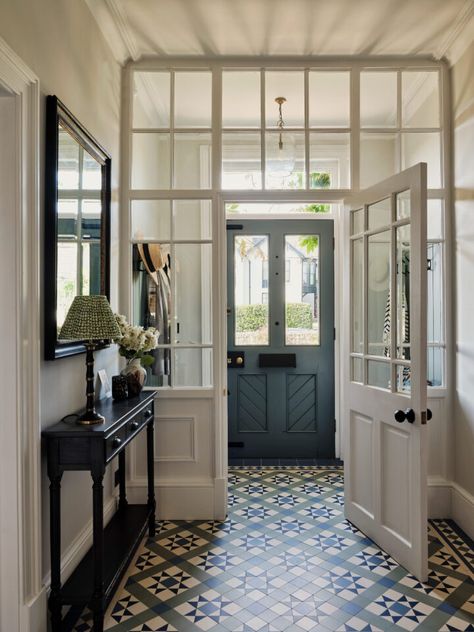 Victorian Hallway, Entryway Flooring, Tiled Hallway, Beautiful Entryways, Edwardian House, Hallway Designs, Hus Inspiration, Tile Flooring, Entry Way