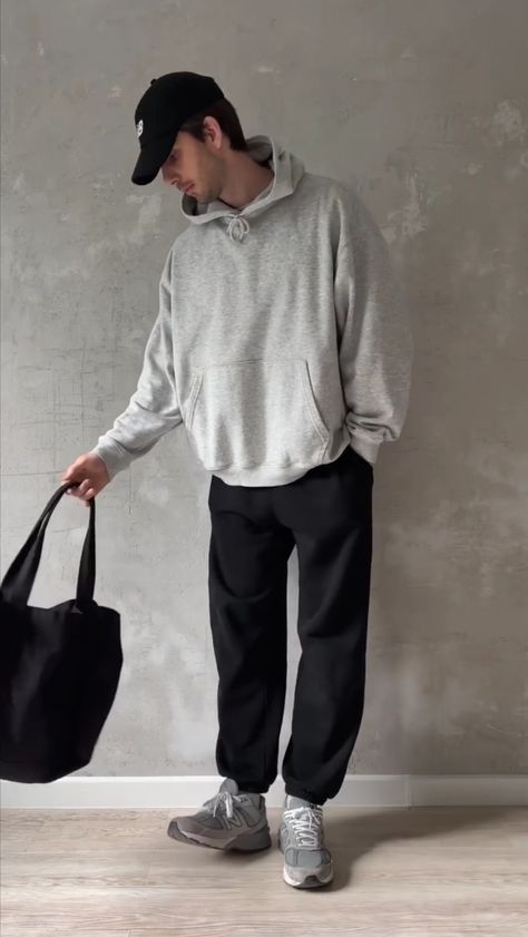 Comfy Style Men, Male Sporty Outfits, Gray Sweatpants Outfit Men, Air Max 90 Outfit Mens, Mens Baseball Cap Outfit, Airport Outfit Men, Athleisure Outfits Men, Air Max 90 Outfit, Sweats Outfits