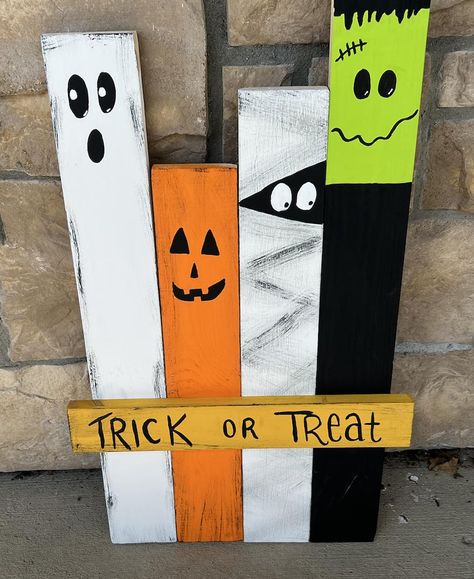 Homemade, Hand painted Halloween Sign  roughly 25 inches tall by 16 inches wide If you would like this item rushed, please add the rush delivery to cart. Halloween Wooden Pallet Ideas, Halloween Can Decorations, Trick Or Treat Wood Porch Sign, Pallet Board Halloween Decor, Halloween Wood Diy Projects, Halloween Decorations From Pallets, Painted Logs For Halloween, Trick Or Treat Wood Sign, Christmas Fence Post Crafts