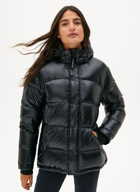 10 Cold-Weather Outfit Ideas That Will Never Go Out of Style Aritzia Winter Outfits, Puffer Jacket Outfit Oversized, Trendy Cold Weather Outfits, Aritzia Winter, Casual Sporty Outfits, The Super Puff, Puffer Jacket Style, Puffer Jacket Outfit, Outfit Oversize