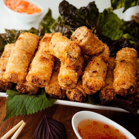 Fried Rice Paper Rolls, Fried Rice Paper, Deep Fried Rice, Vietnamese Fried Spring Rolls, Vietnamese Spring Rolls Recipe, Rice Paper Spring Rolls, Vietnamese Rolls, Vietnamese Egg Rolls, Vietnamese Rice Paper Rolls