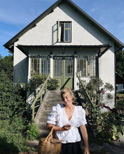 Norwegian Cottage, Norwegian House, Mission House, Scandinavian Cottage, My Scandinavian Home, Swedish Cottage, Large Hallway, Cottage Interior, Rural Retreats