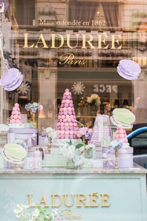 Paris Macarons Shop, Pattiserie Shop Design, French Patisserie Shop, Kue Disney, Macaron Shop, Cake Shop Design, Boutique Patisserie, Butik Design, Patisserie Shop