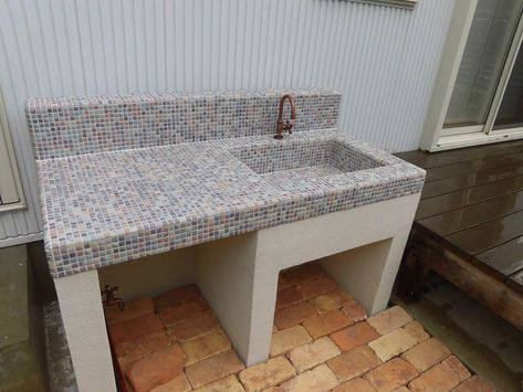 bathroom ideas small on a budget Outdoor Sink Ideas, Lavabo Exterior, Outdoor Garden Sink, Outside Sink, Outdoor Kitchen Sink, Garden Sink, Parisian Interior, Outdoor Sinks, Modern Bungalow House