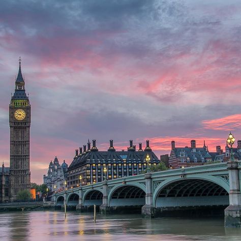 TOP London  by @jeffreyplui  #toplondonphoto Look at the featured gallery to share the  #communityfirst by toplondonphoto Elizabeth Tower, Europe Architecture, English Projects, Dream Landscape, Westminster Bridge, London Town, Global Travel, London Calling, Old London