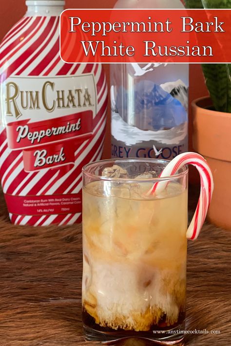 Peppermint Rumchata Martini, Rum Chats Peppermint Bark Drinks, Peppermint Bark Rumchata Drinks, Peppermint Rum Chata Drinks, Rumchata Peppermint Drinks, Rum Chata Peppermint Bark Drinks, Peppermint Rumchata Pudding Shots, Peppermint Rum Chata Recipes, Rum Chata Peppermint Bark Recipes