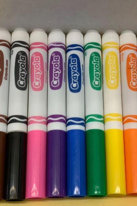 Teacher's Hack For Ensuring Marker Caps Don't Get Lost Marker Caps Ideas, Marker Hacks, Infant Sensory Activities, Classroom Hacks, Crayola Markers, Marker Storage, Toddler Activity, Teaching Teachers, Kid Hacks