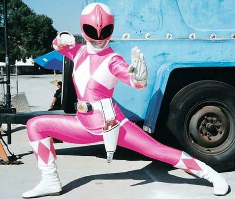 Pink Ranger (Kimberly) of the Mighty Morphin' Power Rangers low stance Kimberly Power Rangers, Pink Ranger Kimberly, Vr Troopers, Ranger Armor, Kimberly Hart, Power Rangers Cosplay, Pink Power Rangers, Japanese Superheroes, Go Go Power Rangers