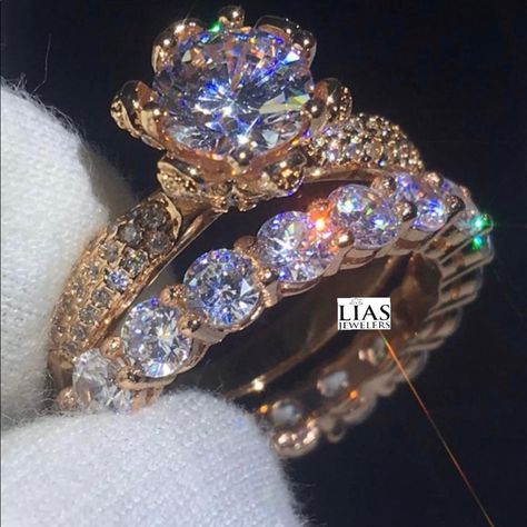 Crystal Rings For Men, Wedding Ring Set Ideas, Unusual Wedding Rings Women, 3 Band Wedding Ring, Unique Wedding Rings Sets Couples, Rapunzel Wedding Ring, Mexican Wedding Rings, Pretty Promise Rings, Royal Wedding Rings