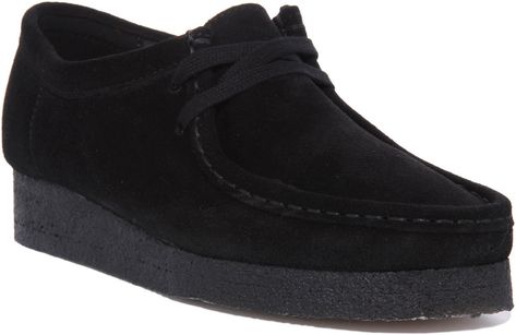 Brand New In Check out this product 😍 Clarks Originals Wallabee In Black Suede For Women 😍 by Clarks Originals at £119.99. Denim Diesel, Black Clarks, Clarks Wallabee, Clarks Wallabees, Sixth Form, Look Retro, Cooler Look, Clarks Originals, Classic Boots