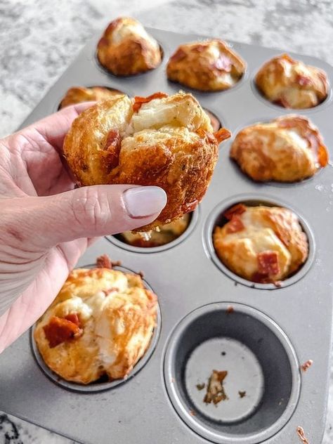 Pizza Bombs — 2hungrydaughters Pizza Bombshell, Best After School Snacks, Super Bowl Pizza, Muffin Tin Pizza, Pizza Bomb, Biscuit Pizza, Pillsbury Biscuits, Bombe Recipe, After School Snacks