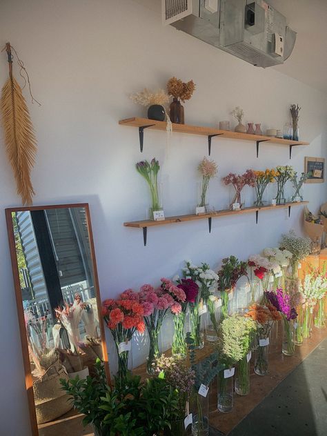 Flower Shop Aesthetic Interior, Japanese Florist, Florist Shop Interior, Florist Aesthetic, Flower Shop Aesthetic, Flower Stall, Aesthetic Interior, Shop Aesthetic, Flower Boutique