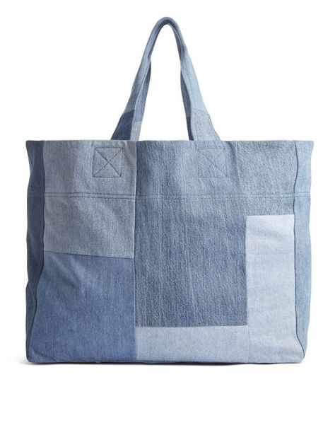 Gallery: Arket goes patchwork denim Tote Bag Jeans, Denim Patchwork Bag, Mochila Jeans, Denim Bag Patterns, Bags Pattern, Denim Bags, Crazy Patchwork, Diy Bags Purses, Recycled Jeans