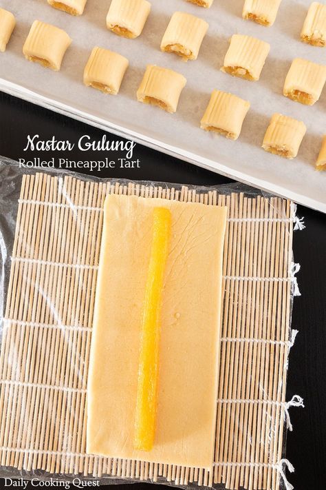 Nastar Gulung - Rolled Pineapple Tart #chinesenewyear #CNYcookies Cookies Hampers, Asian Pastry, Tart Cookies, Cup Pie, Biscuit Cinnamon Rolls, Tart Crust Recipe, Cny Cookies, Shape Cookies, Pineapple Tarts