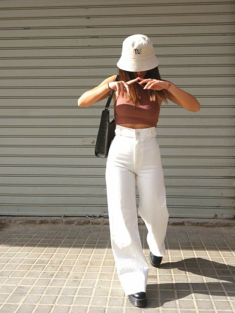 Buket Hats Outfits, White Bucket Hat Outfit, Hat Outfit Summer, Beige Bucket Hat, System Failure, Bucket Hat Outfit, Aesthetic 2000s, Outfits Con Jeans, Genderless Fashion