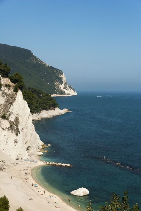 mount conero and sea sirolo Mountain And Sea, Central Italy, Italy Pictures, Adriatic Coast, Sea Side, Regions Of Italy, Italy Trip, Adriatic Sea, Sea View