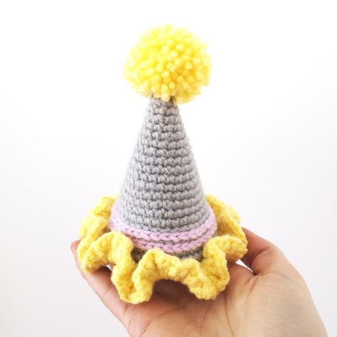 Basic Party Hat Crochet Pattern - Stitch by Fay Crochet Party Hat, Party Hat Pattern, Crochet Party, Dog Party Hat, Easy Crochet Hat, Hat Crochet Pattern, Crochet Ruffle, Birthday Party Hats, Crochet Bookmarks