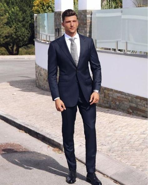 Blue Suit Black Shoes, Suit With Brown Shoes, Dark Navy Suit, Best Dressed Men, Navy Suits, Dark Blue Suit, Harvey Specter, Navy Blue Suit, Navy Suit