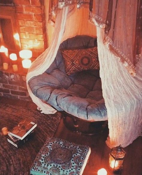 Set the mood for reading with faux candles near a big comfy chair. Big Comfy Chair, Interior Boho, Smart Tiles, Small Bedrooms, Decor Ikea, Room Deco, Room Goals, Deco Boheme, Bohol