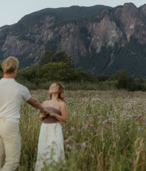 Engagements in the field they are getting married in! Engagement Pic, Cant Help Falling In Love, Dream Engagement, Photo Inspo, All About Eyes, The Field, Getting Married, Engagement Photos, Falling In Love