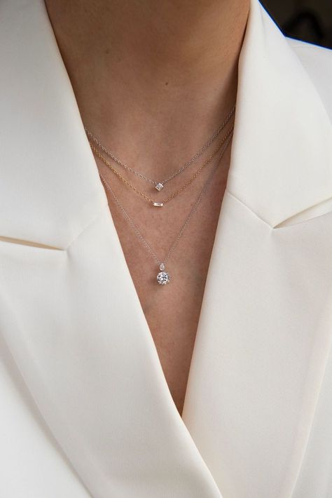 White Gold Necklace Layering, Diamond Necklace Outfit, Diamond Jewelry Photography, Diamond Necklace Layering, Jewellery Stacking, 2 Layer Necklace, Minimalist Accessories Jewellery, Stacking Necklaces, 77 Diamonds