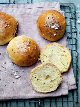 Enjoy this delicious bath bun recipe, a classic dessert that is delightfully sweet and a Jane Austen favourite that is sure to soon be one of yours too. Bath Buns, Homemade Fish And Chips, Baking Challenge, Bread Dough Recipe, Afternoon Tea Recipes, Breaking Bread, Jamie Oliver Recipes, Bun Recipe, British Food