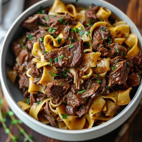 Easy Crockpot Mississippi Beef and Noodles Recipe Mississippi Beef And Noodles, Mississippi Beef, Beef And Noodles Crockpot, Beef And Noodles Recipe, Au Jus Gravy, Mississippi Pot Roast, Healthy Beef, Crockpot Recipes Beef, Slow Cooked Beef